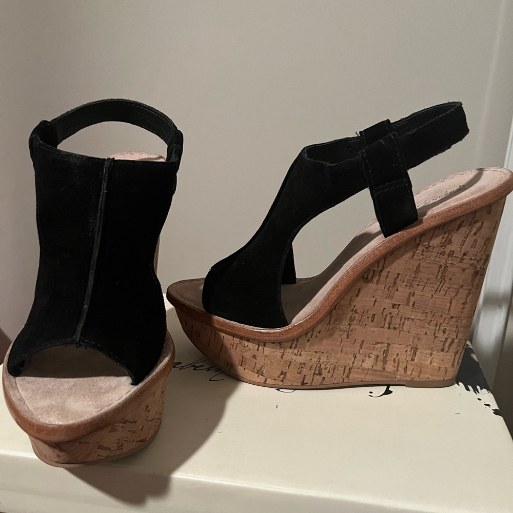 NEW. Elizabeth and James black suede wedges size 7 - Picture 7 of 11